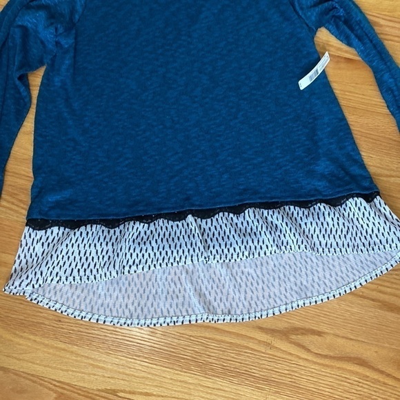 New Directions Weekend Top - Picture 7 of 8